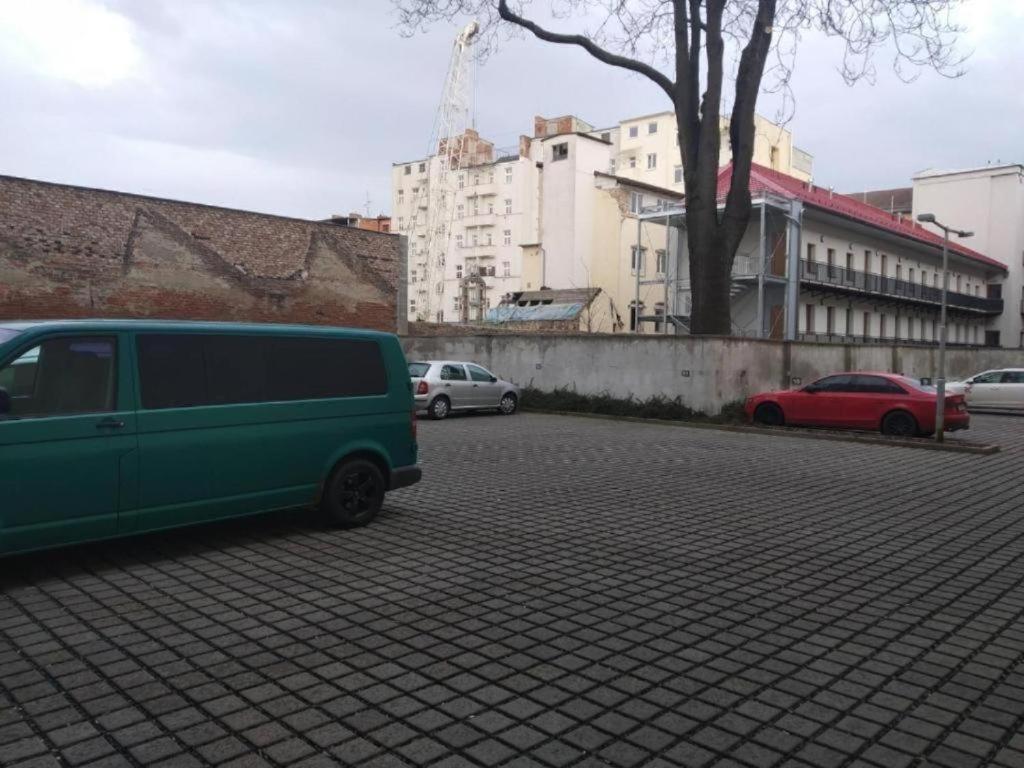 Apartments Near The Center With Privat Parking Brno Bagian luar foto